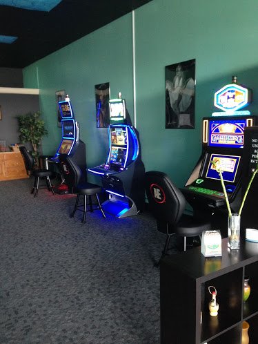ROXI'S GAMING PARLOR