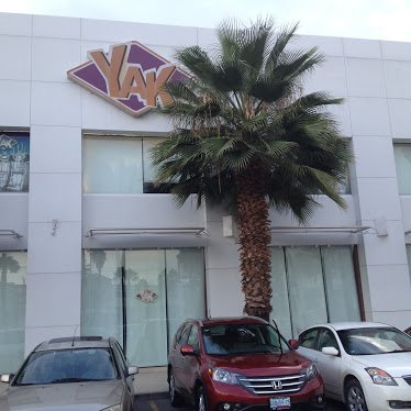 Yak Plaza Zenttro